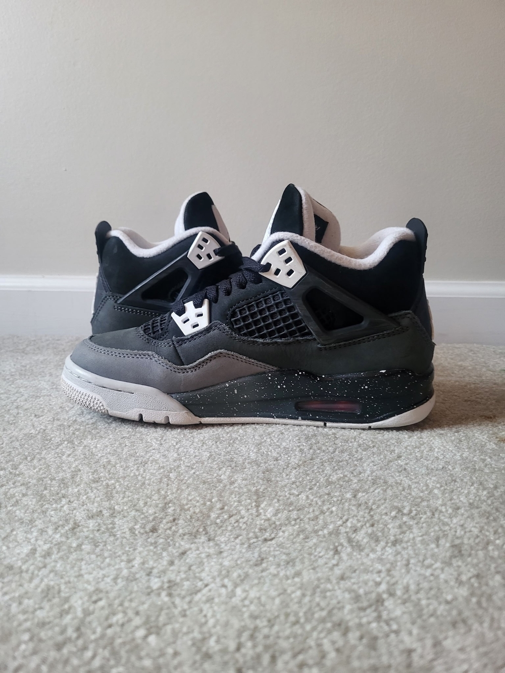 Jordan 4 Retro. Black and Grey High-Top Sneakers